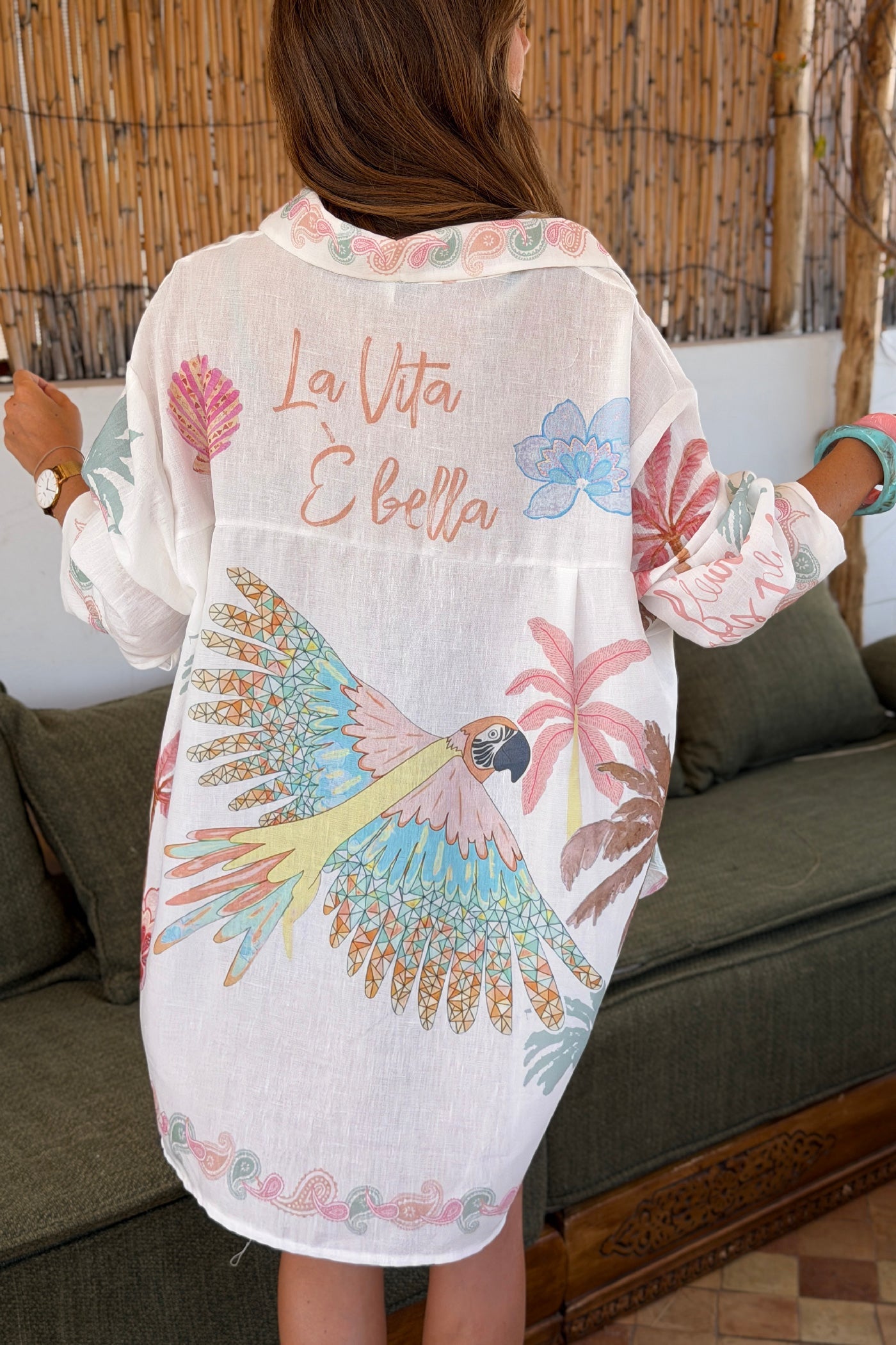 Camisa Amplia Blanca Estampado Tropical Palmeras y Loros