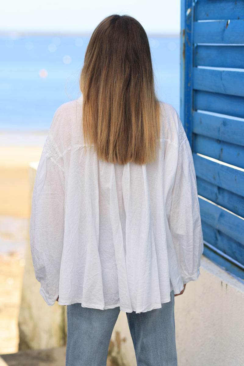 Blusa Blanca Algodón Mangas Anchas Botones Nácar Cuello Fruncido