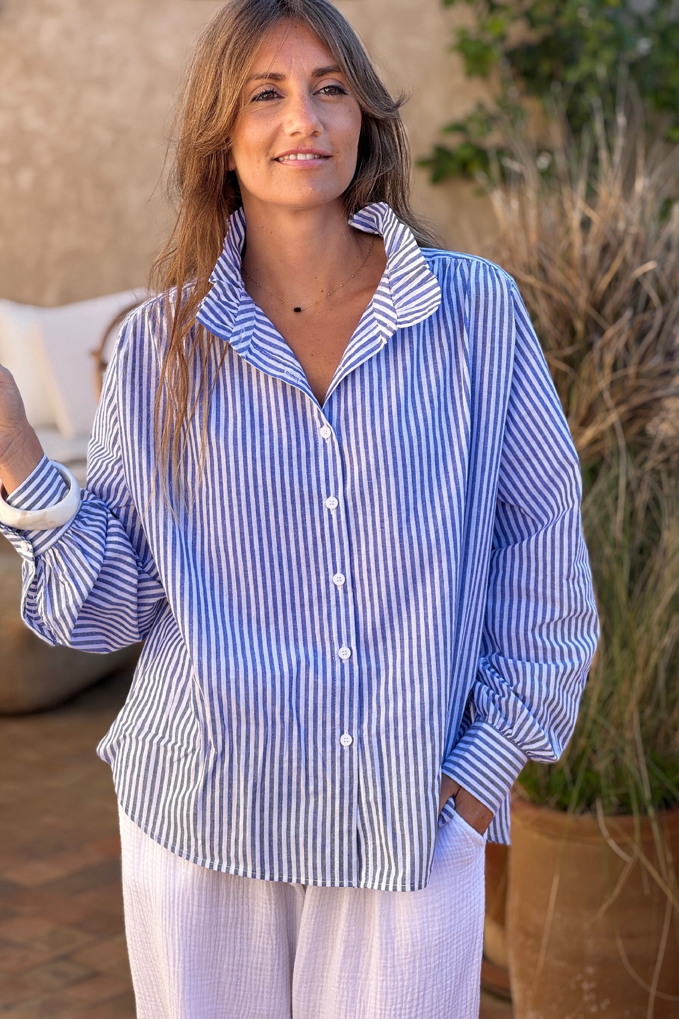 Camisa Blanca Algodón Rayas Azules Cuello Victoriano