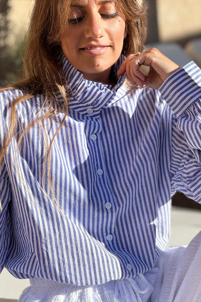Camisa Blanca Algodón Rayas Azules Cuello Victoriano