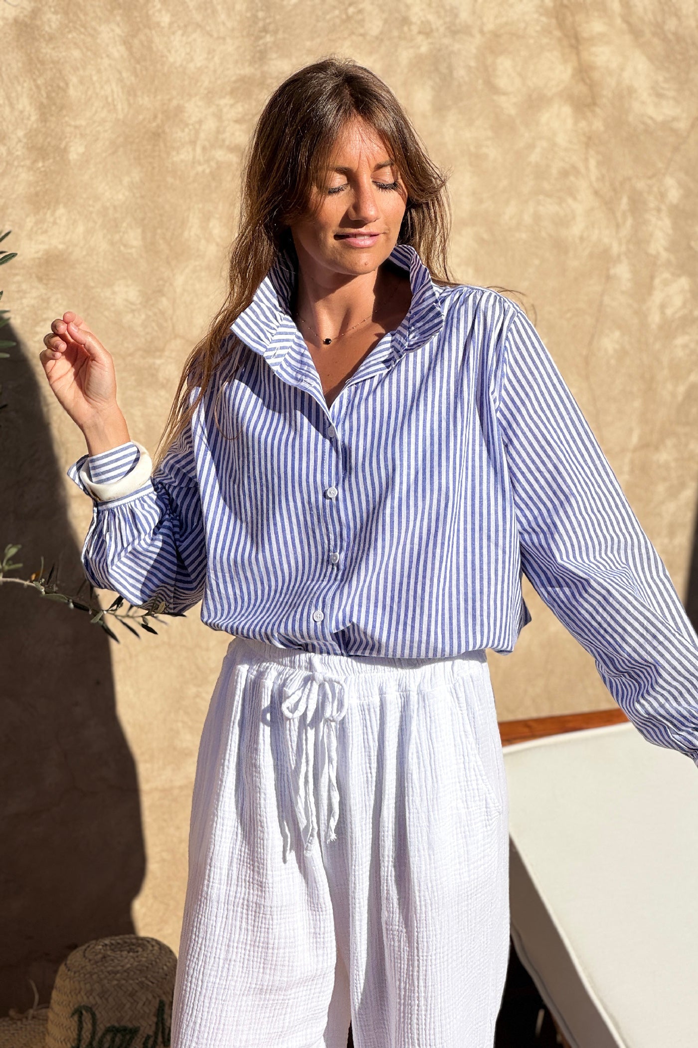 Camisa Blanca Algodón Rayas Azules Cuello Victoriano
