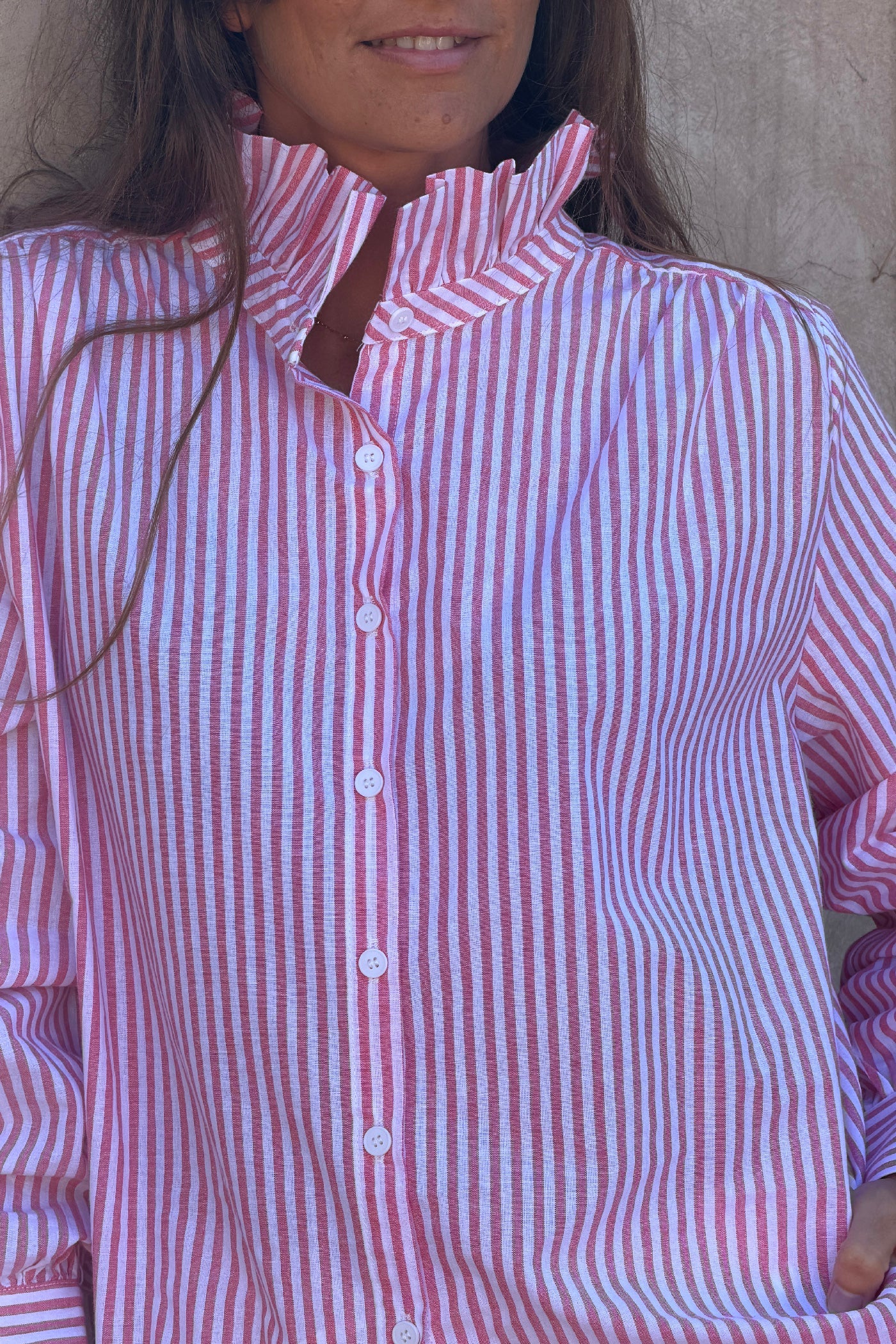 Camisa Blanca Algodón Rayas Coral Cuello Victoriano