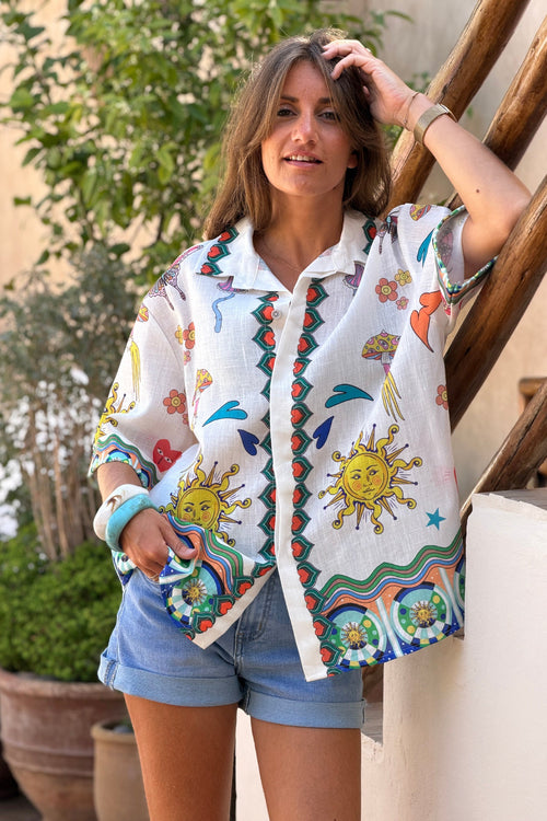 Camisa Blanca Estampado Símbolos Coloridos