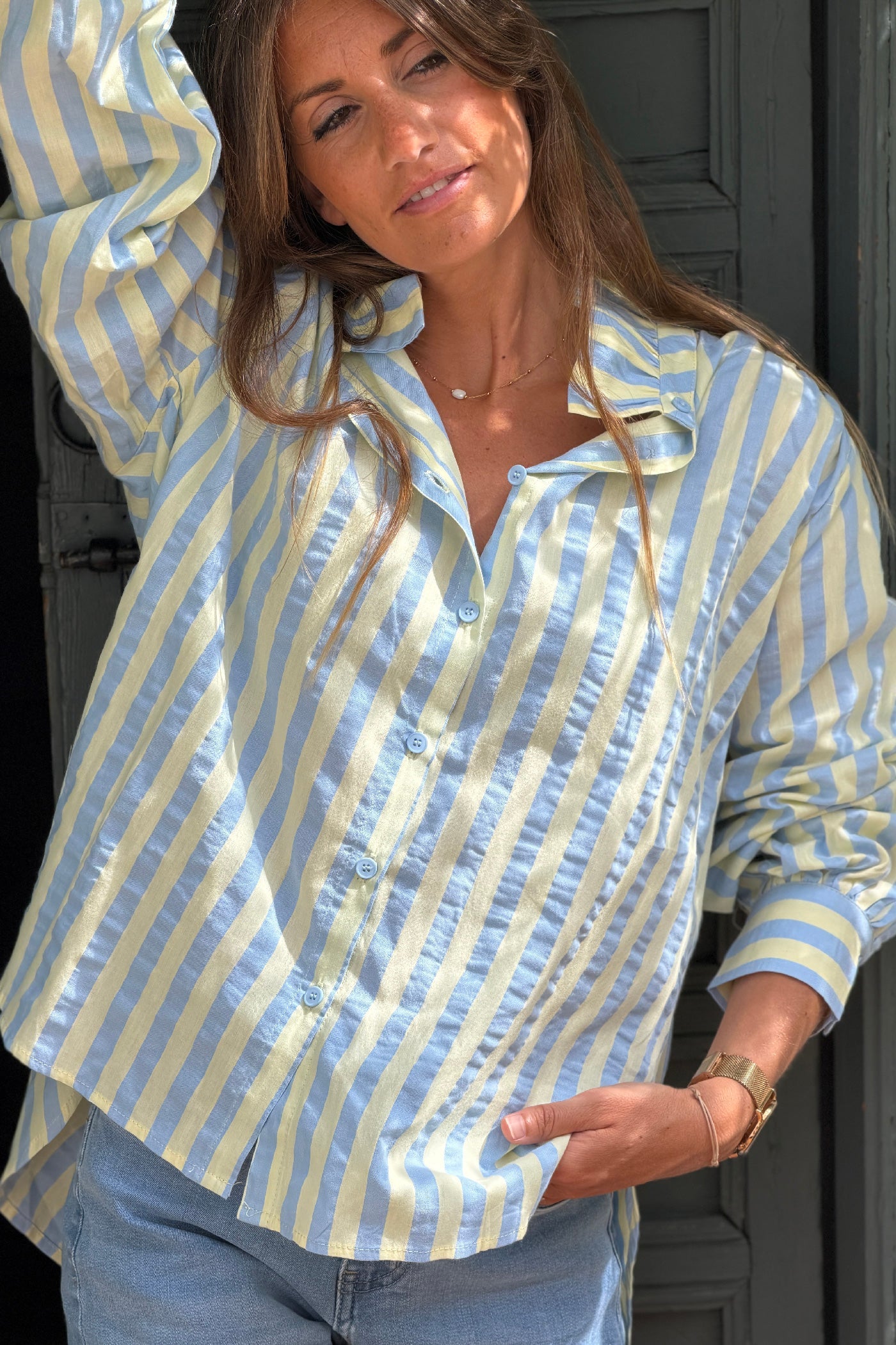 Camisa Algodón Rayas Amarillo Pálido y Azul Cuello Victoriano