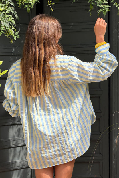 Camisa Algodón Rayas Amarillo Pálido y Azul Cuello Victoriano