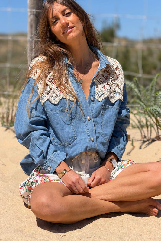Camisa Denim Fluida Detalle Crochet en Hombros