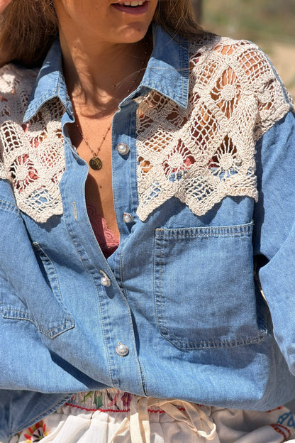 Camisa Denim Fluida Detalle Crochet en Hombros