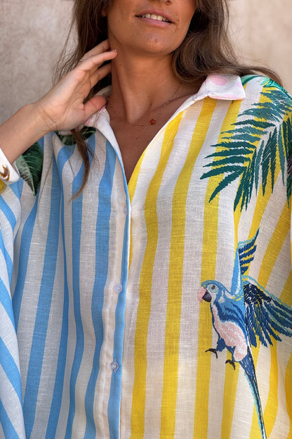 Camisa Extra Amplia Rayas Tropicales Loros y Palmeras