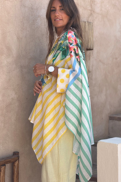 Camisa Extra Amplia Rayas Tropicales Loros y Palmeras