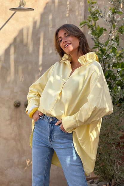 Camisa Amarilla Pálida Amplia Cuello Victoriano