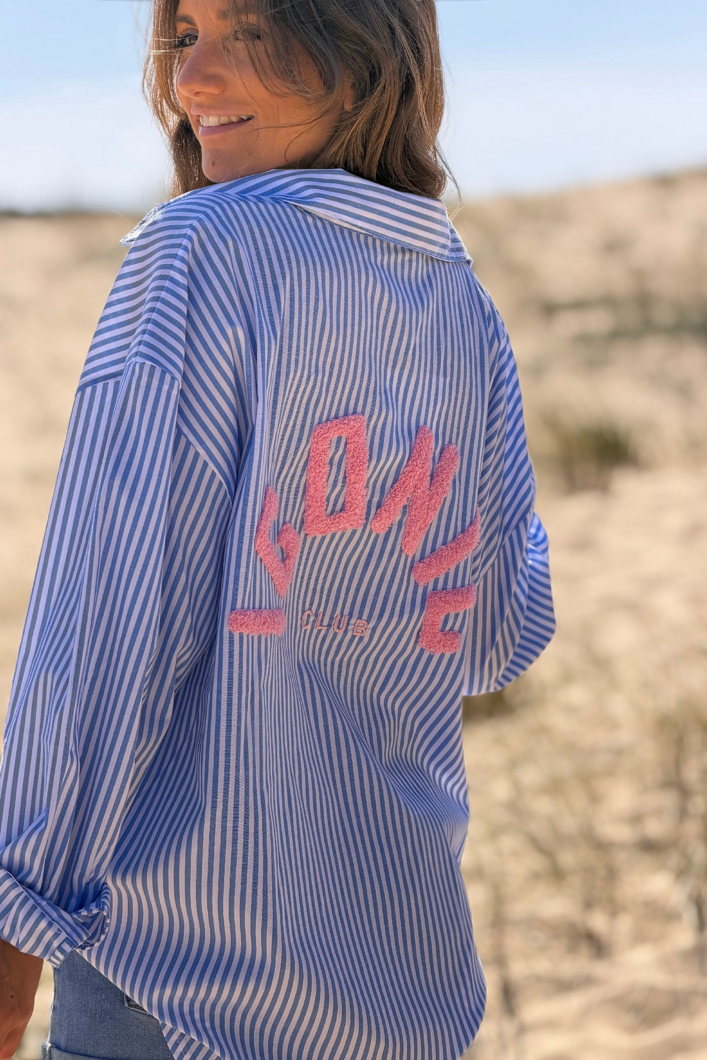 Camisa Amplia Rayas Azules Bordado Iconic Club