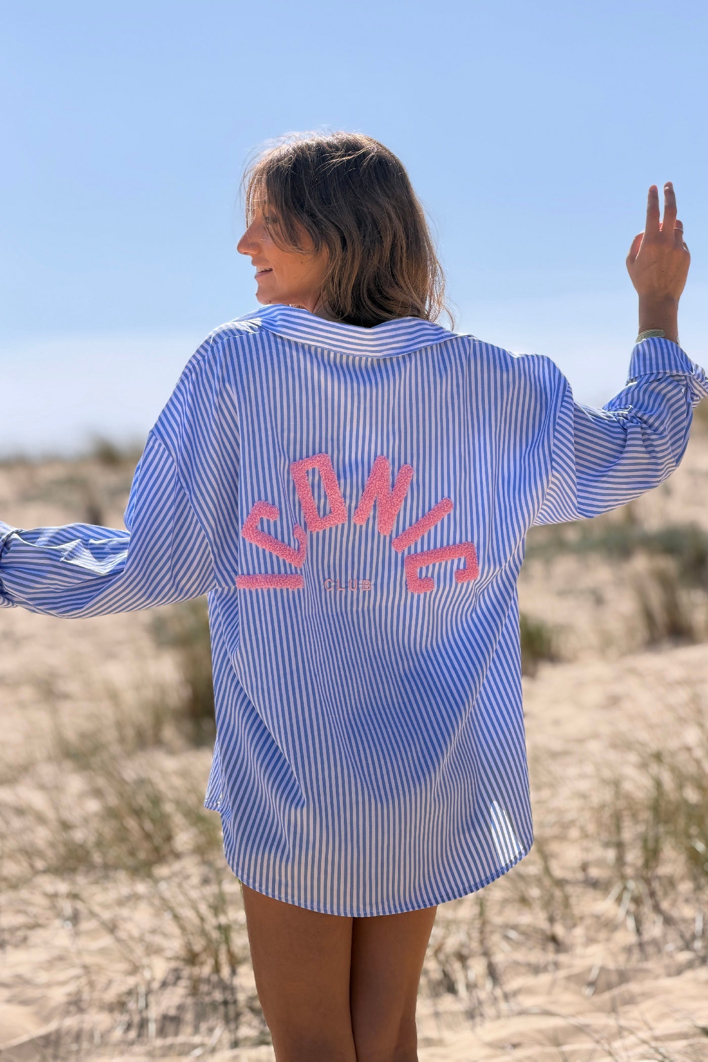 Camisa Amplia Rayas Azules Bordado Iconic Club