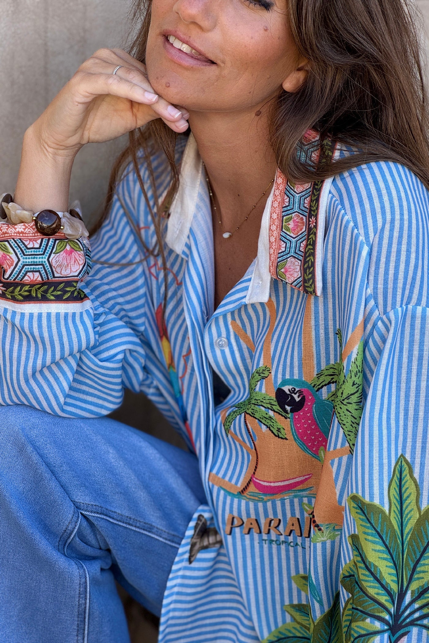 Camisa Suelta Rayas Azul Tropical Palmeras y Loros