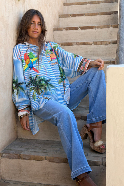 Camisa Suelta Rayas Azul Tropical Palmeras y Loros