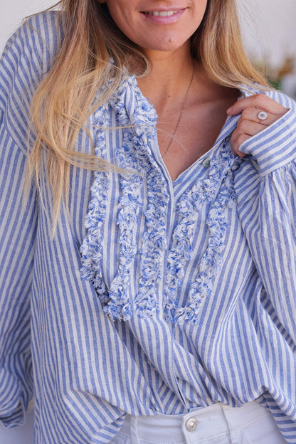 Camisa Suave Rayas Azul Cielo Cuello Volantes