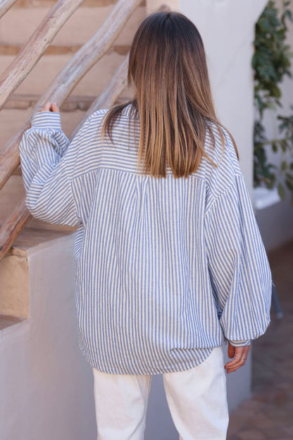Camisa Suave Rayas Azul Cielo Cuello Volantes