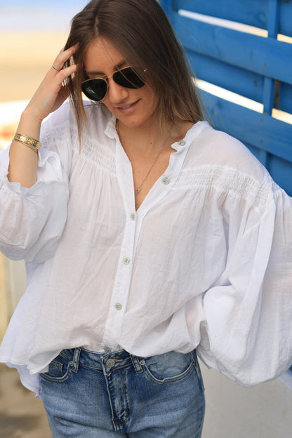 Blusa Blanca Algodón Mangas Anchas Botones Nácar Cuello Fruncido