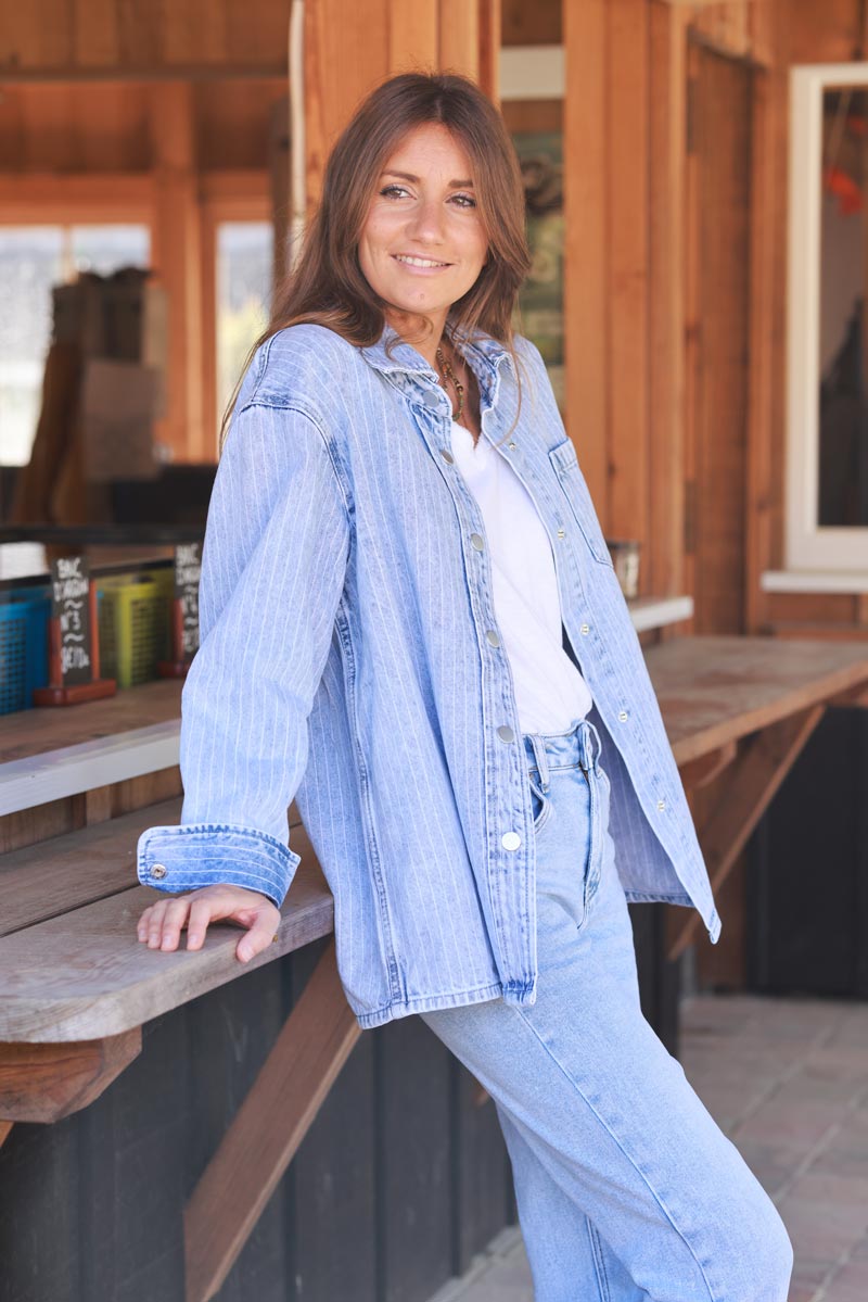 Sobrecamisa Denim Lavado Rayas Finas Blancas